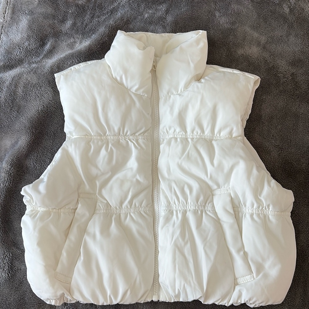 H&M White Puffer Vest Divided crop